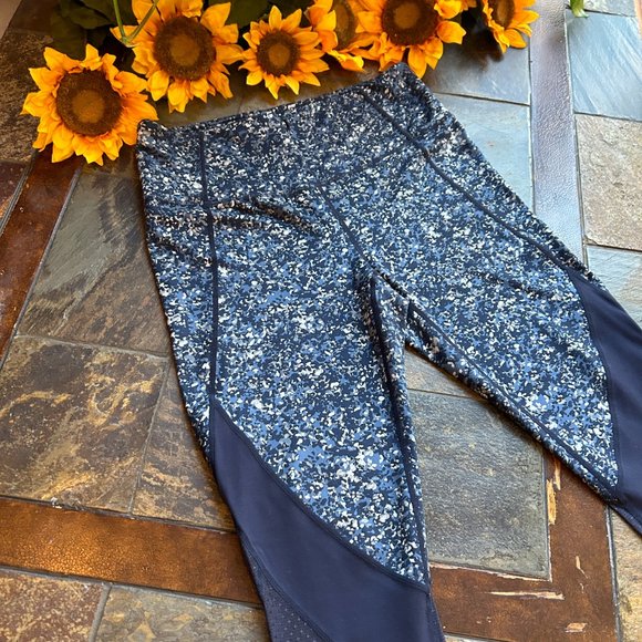 Athleta Sandstone Salutation 7/8 Tight in Navy (M) - Picture 4 of 13